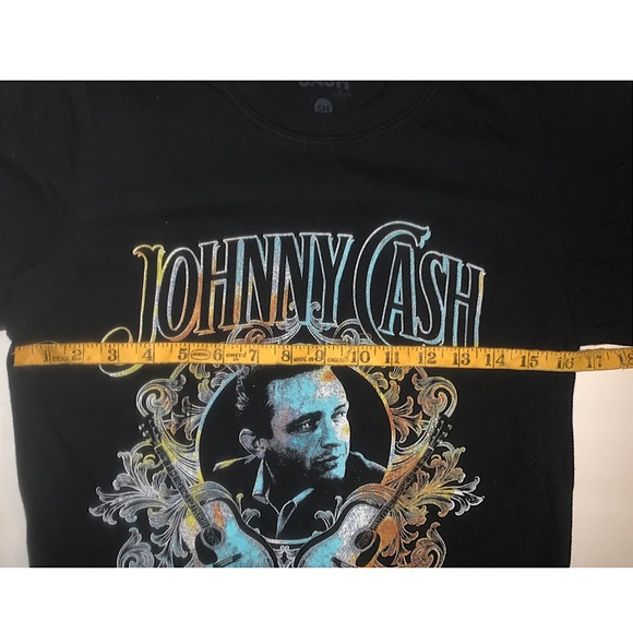 Johnny Cash graphic T-shirt.  Great colors - Picture 2 of 3